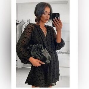 COPY - ZARA DOUBLE-FABRIC MINI DRESS
BALLOON SLEEVES. Black. Women’s XS. Like N…